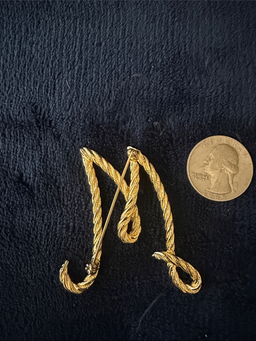 Gold Tone Letter M Brooch Pin - Rope Script - Picture 3 of 3